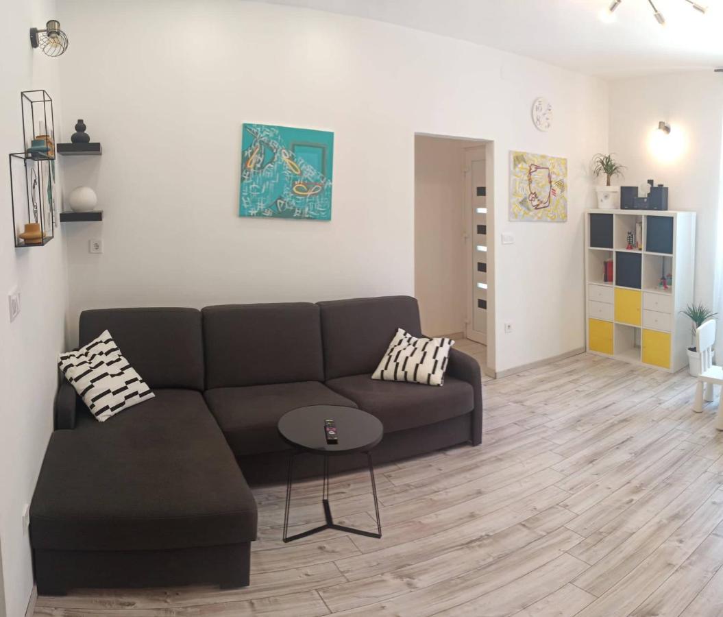 Апартаменты Novoureden Komforni Stan Od 90 M2 S Dvoristem Шибеник Экстерьер фото