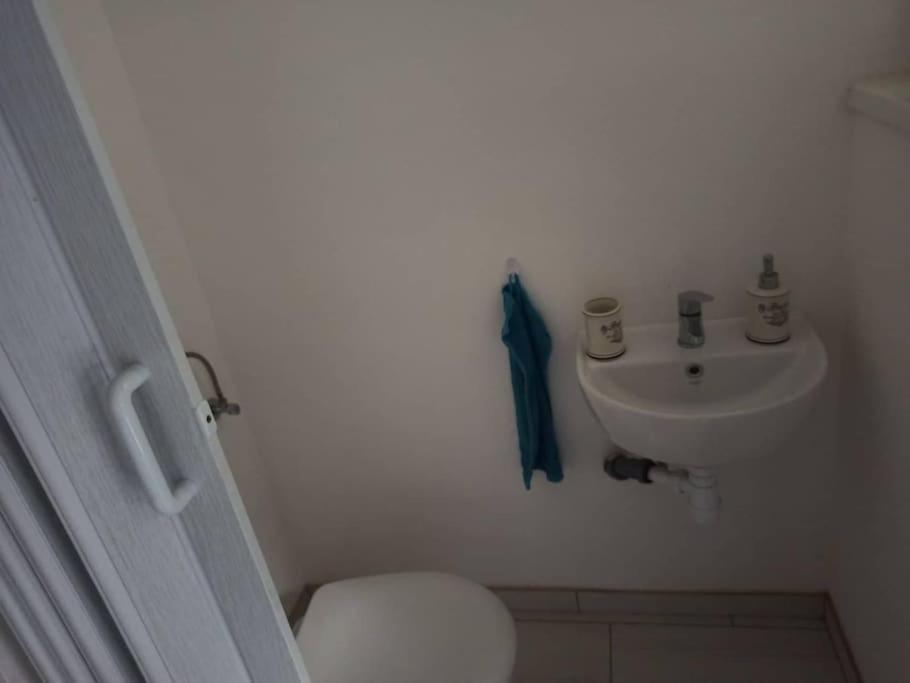 Апартаменты Novoureden Komforni Stan Od 90 M2 S Dvoristem Шибеник Номер фото